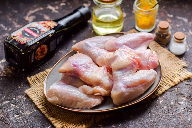 Chicken wings in a honey-soy marinade - spicy and very tasty