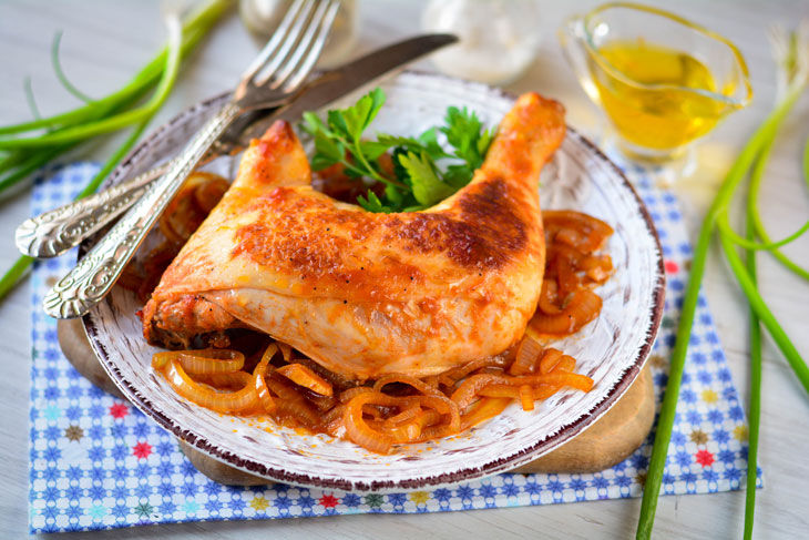 Fried chicken legs in tomato sauce - a hearty and nutritious dish for the whole family