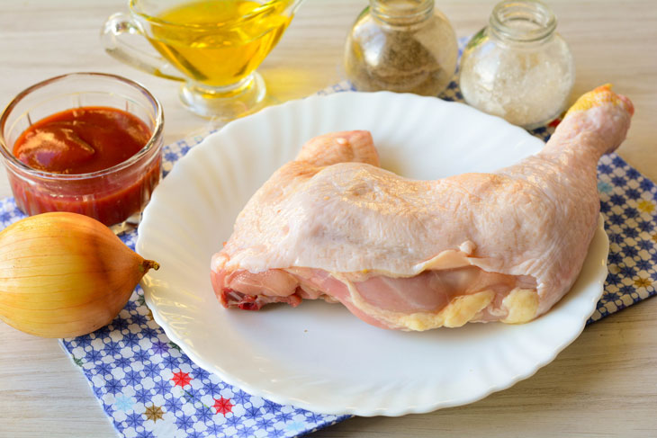 Fried chicken legs in tomato sauce - a hearty and nutritious dish for the whole family