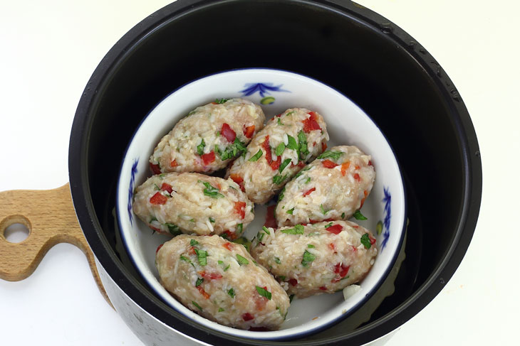 Delicious steamed meatballs