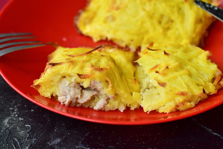 Baked meat in a potato coat - tasty and satisfying from simple ingredients