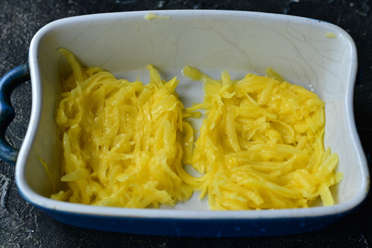 Baked meat in a potato coat - tasty and satisfying from simple ingredients