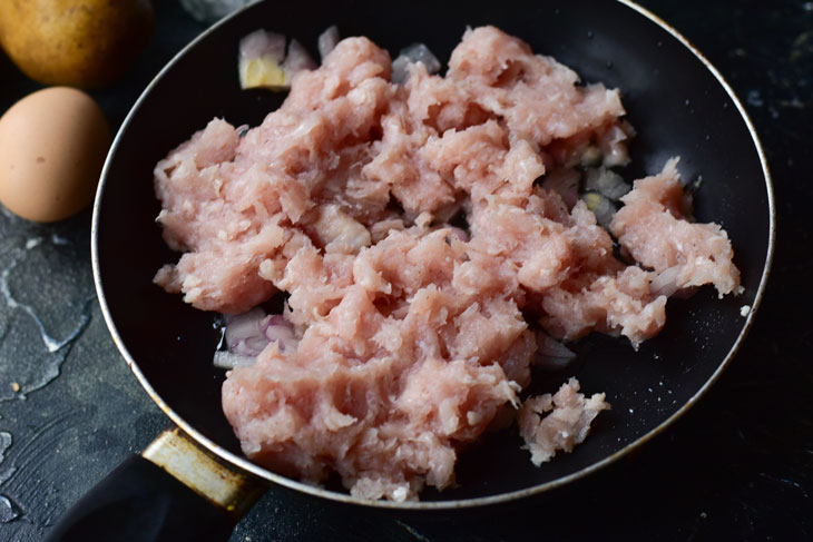 Baked meat in a potato coat - tasty and satisfying from simple ingredients