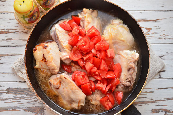 Chakhokhbili from Georgian chicken - the most delicate fragrant meat