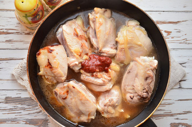 Chakhokhbili from Georgian chicken - the most delicate fragrant meat