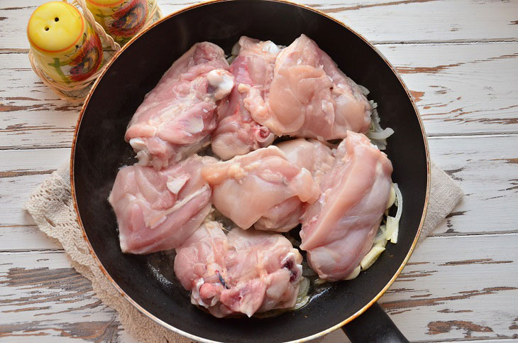 Chakhokhbili from Georgian chicken - the most delicate fragrant meat