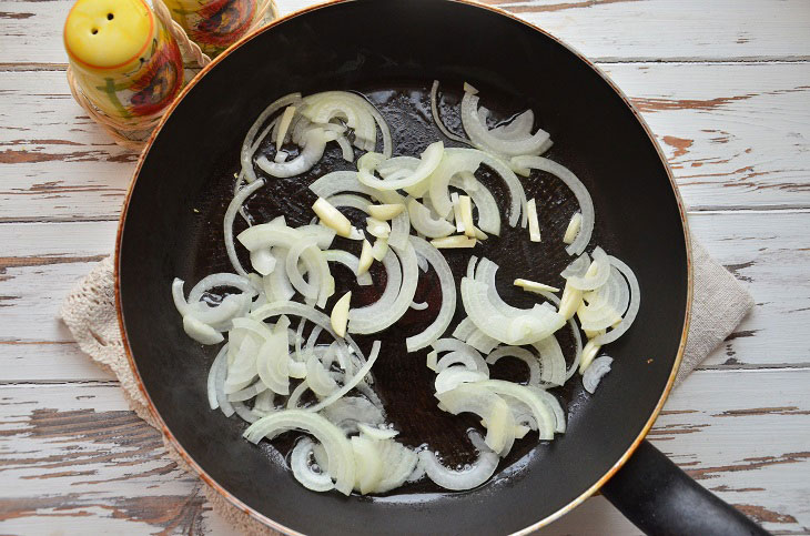 Chakhokhbili from Georgian chicken - the most delicate fragrant meat