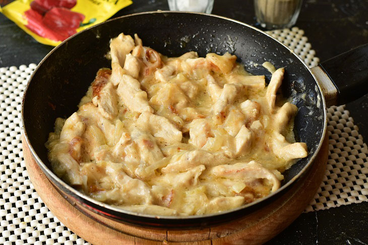 Chicken beef stroganoff with sour cream - it turns out very tender and tasty