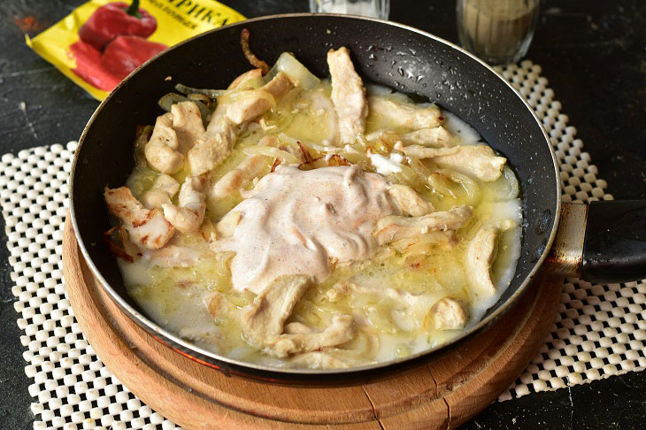 Chicken beef stroganoff with sour cream - it turns out very tender and tasty