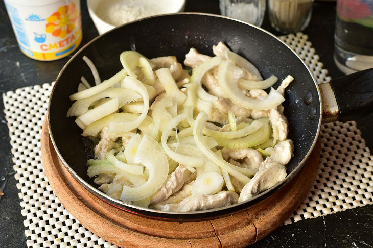 Chicken beef stroganoff with sour cream - it turns out very tender and tasty