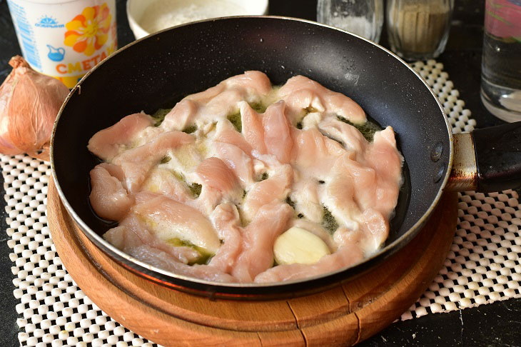 Chicken beef stroganoff with sour cream - it turns out very tender and tasty