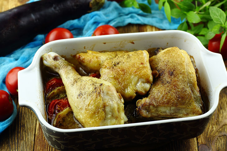 Eggplant with chicken in the oven - hardly anyone will refuse such a yummy