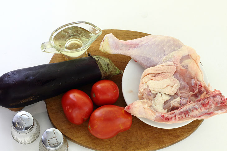 Eggplant with chicken in the oven - hardly anyone will refuse such a yummy