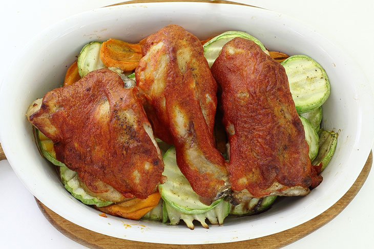 Zucchini with chicken in the oven - please your family with a delicious lunch
