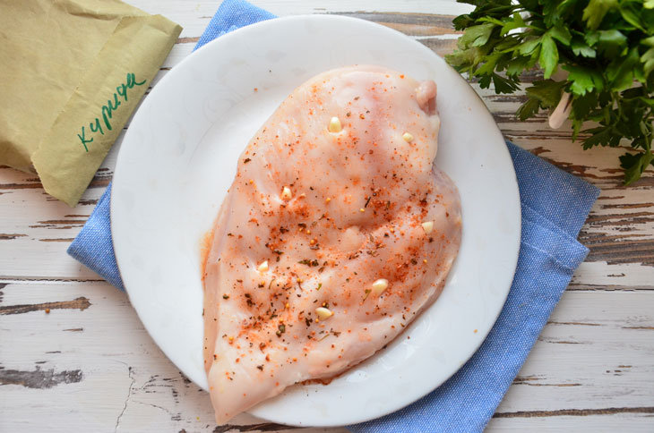 Chicken fillet with garlic in a bag - always turns out very juicy