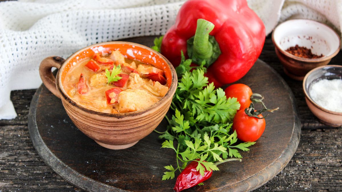 The famous Hungarian paprikash – a step by step recipe with a photo