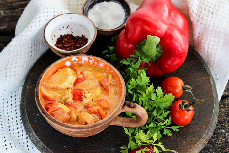 The famous Hungarian paprikash - a step by step recipe with a photo