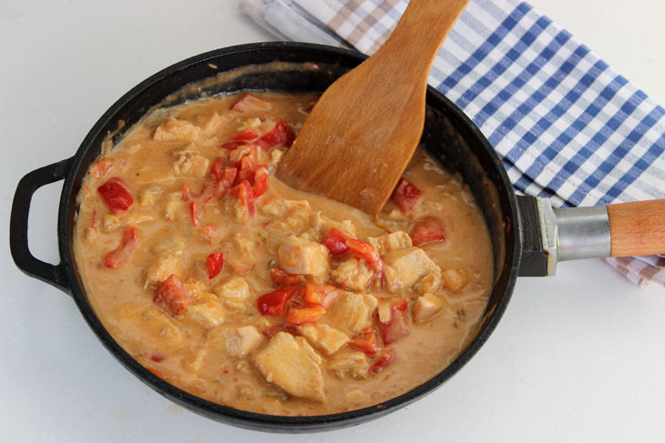 The famous Hungarian paprikash - a step by step recipe with a photo