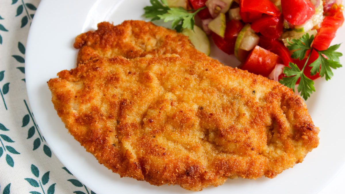 Delicious and hearty chicken schnitzel – a must try