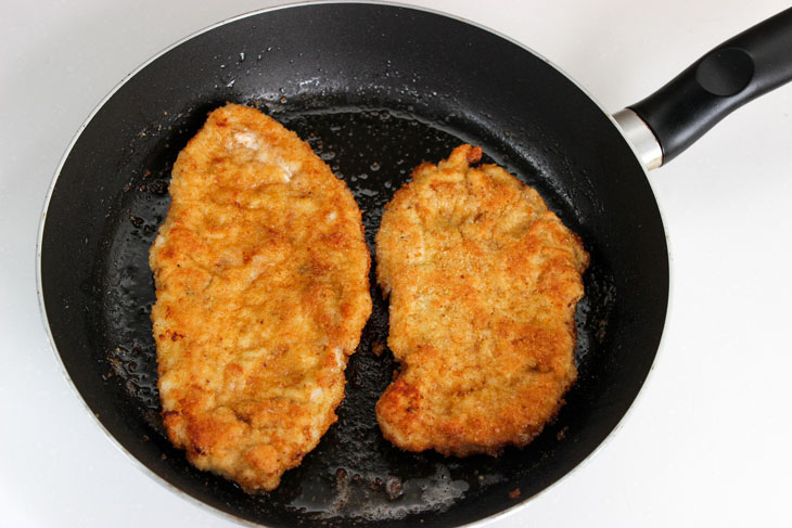 Delicious and hearty chicken schnitzel - a must try