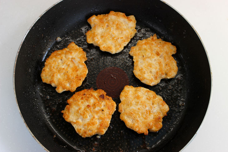 Chopped chicken cutlets - they always turn out very juicy!