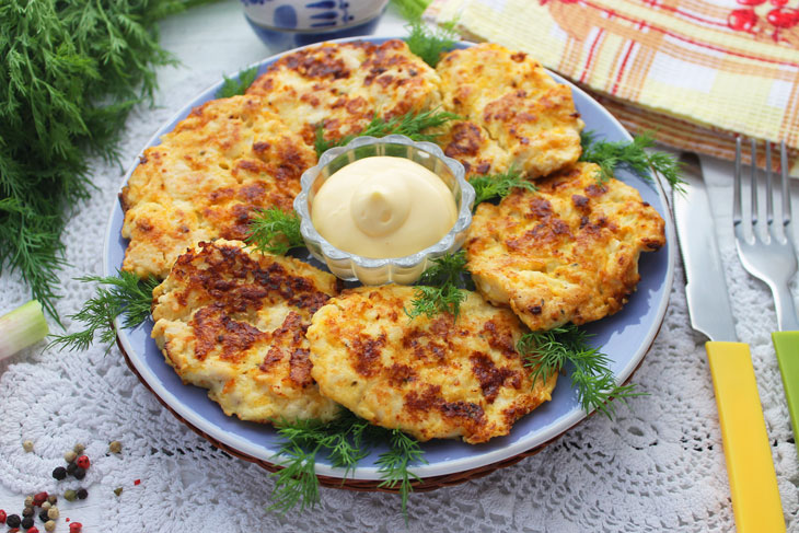 Chopped chicken cutlets with cheese. We have never cooked so fast and tasty!