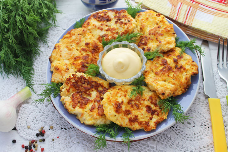 Chopped chicken cutlets with cheese. We have never cooked so fast and tasty!