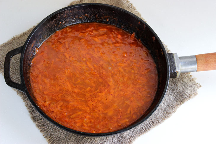 Awesome chicken meatballs with rice in tomato sauce