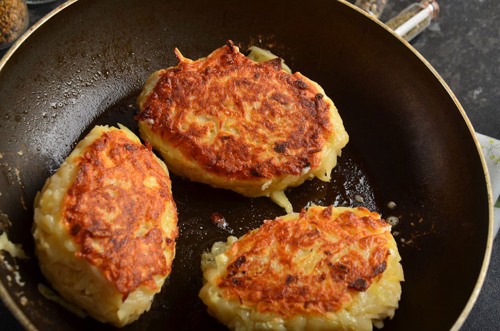 Belarusian sorcerers with minced meat - juicy and tender potato cutlets