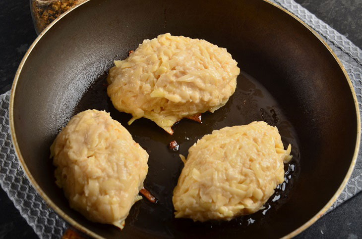 Belarusian sorcerers with minced meat - juicy and tender potato cutlets