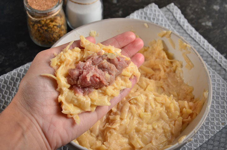 Belarusian sorcerers with minced meat - juicy and tender potato cutlets