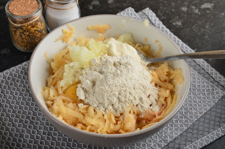 Belarusian sorcerers with minced meat - juicy and tender potato cutlets