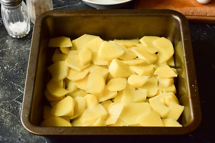 Festive potatoes with meat in the oven - tasty, elegant and simple