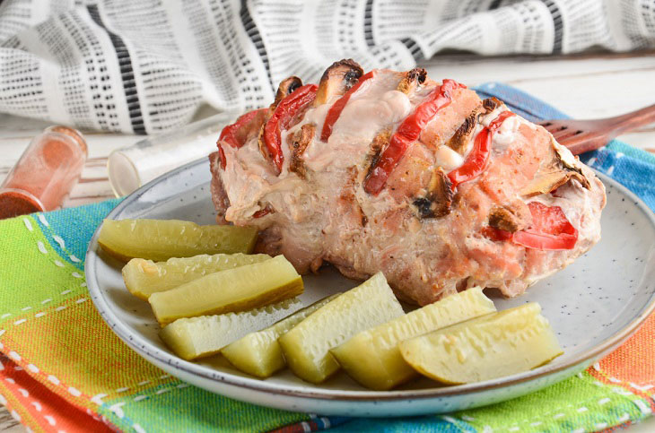 Meat "Accordion" with champignons in the oven - ideal for a festive feast