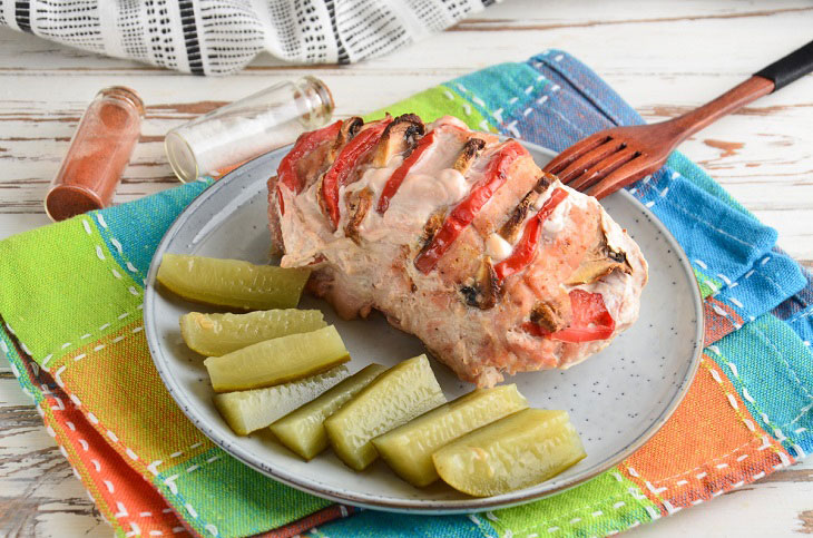 Meat "Accordion" with champignons in the oven - ideal for a festive feast