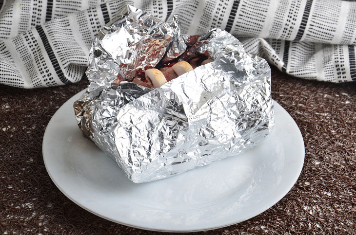 Meat "Accordion" with champignons in the oven - ideal for a festive feast