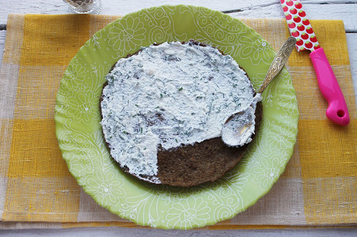 Liver cake with cottage cheese cream - tasty and light, not a gram of mayonnaise