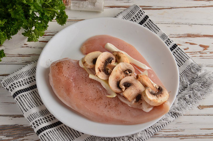 Stuffed chicken breasts with mushrooms - a great dish for a festive table