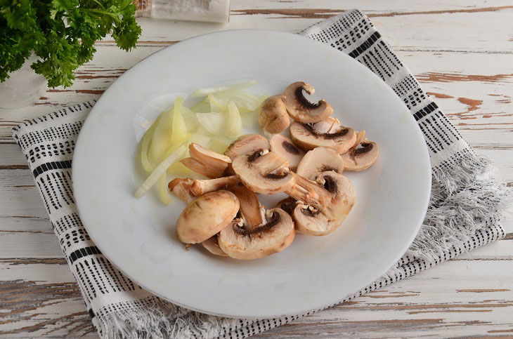 Stuffed chicken breasts with mushrooms - a great dish for a festive table