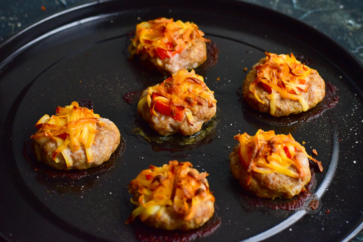 Juicy meat nests with cheese - they will decorate any holiday table