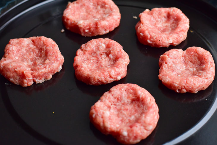 Juicy meat nests with cheese - they will decorate any holiday table