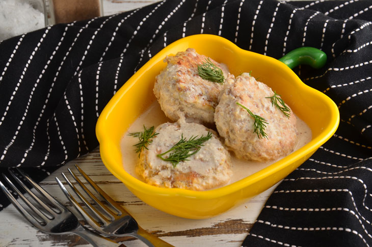 Grechaniki in sour cream sauce - a great alternative to the usual cutlets