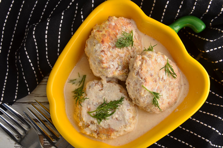 Grechaniki in sour cream sauce - a great alternative to the usual cutlets