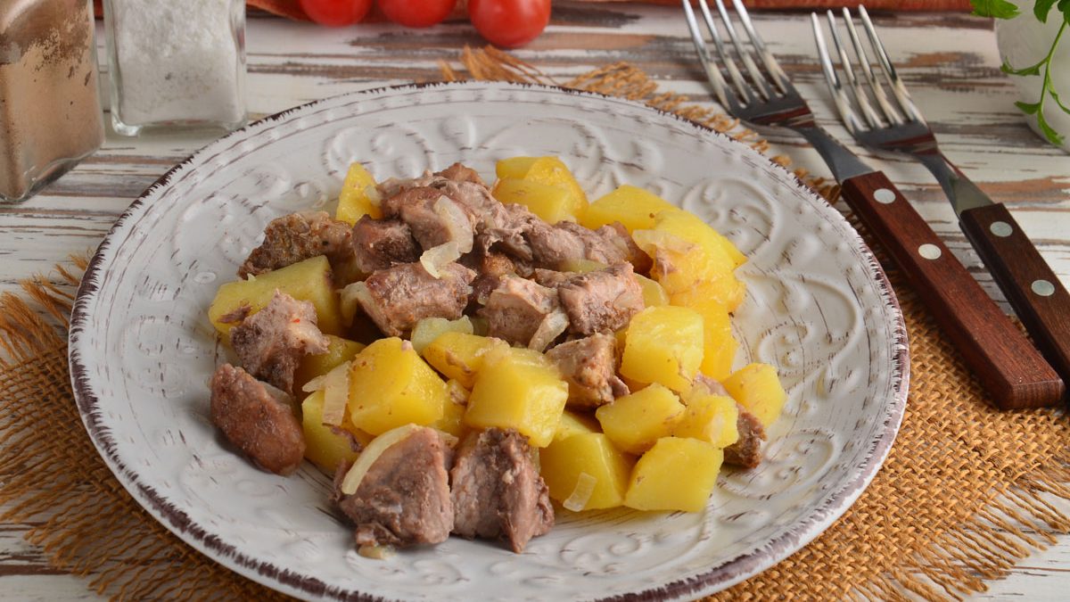 Potatoes with meat in the sleeve – fast and very tasty