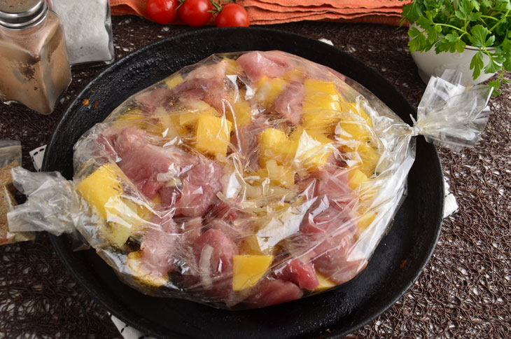Potatoes with meat in the sleeve - fast and very tasty