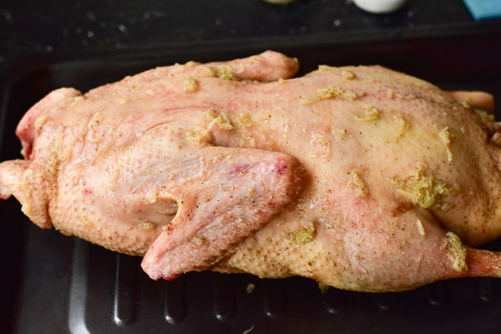 Duck in honey-apple sauce for the New Year - a step-by-step recipe with a photo