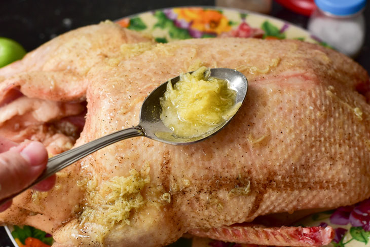 Duck in honey-apple sauce for the New Year - a step-by-step recipe with a photo