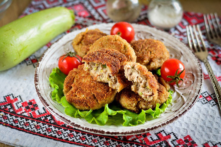 Juicy beef cutlets and zucchini - step by step recipe with photo
