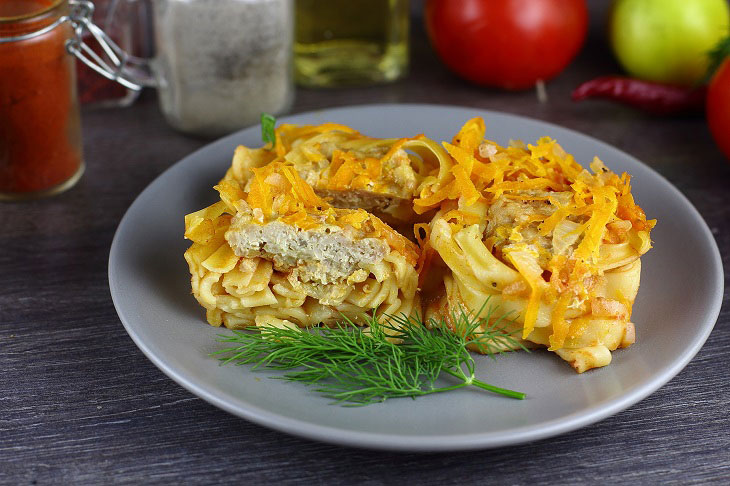 Nests of pasta with minced meat - a simple recipe that will be appreciated by all home