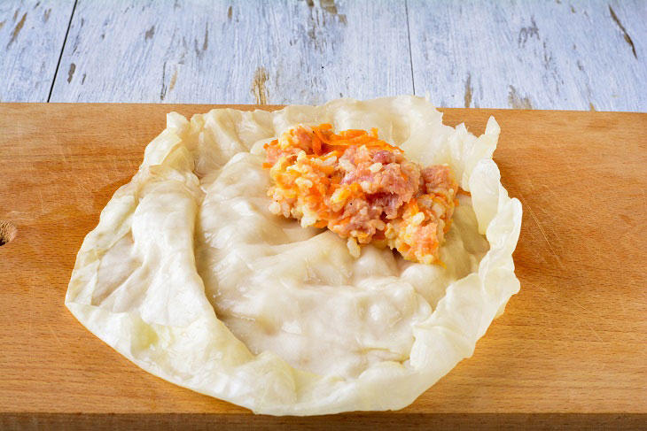 Juicy and fragrant cabbage rolls with meat and rice - a delicious dish for the whole family